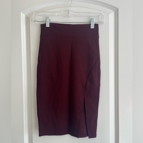 Forever 21 high waisted maroon Skirt sz S - Picture 1 of 4